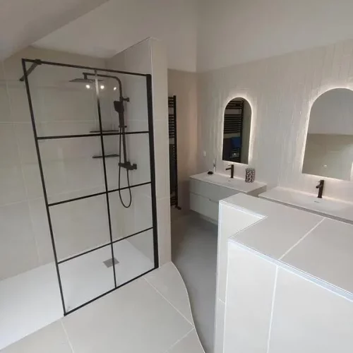 La même salle de bain mais en version rénovation complète